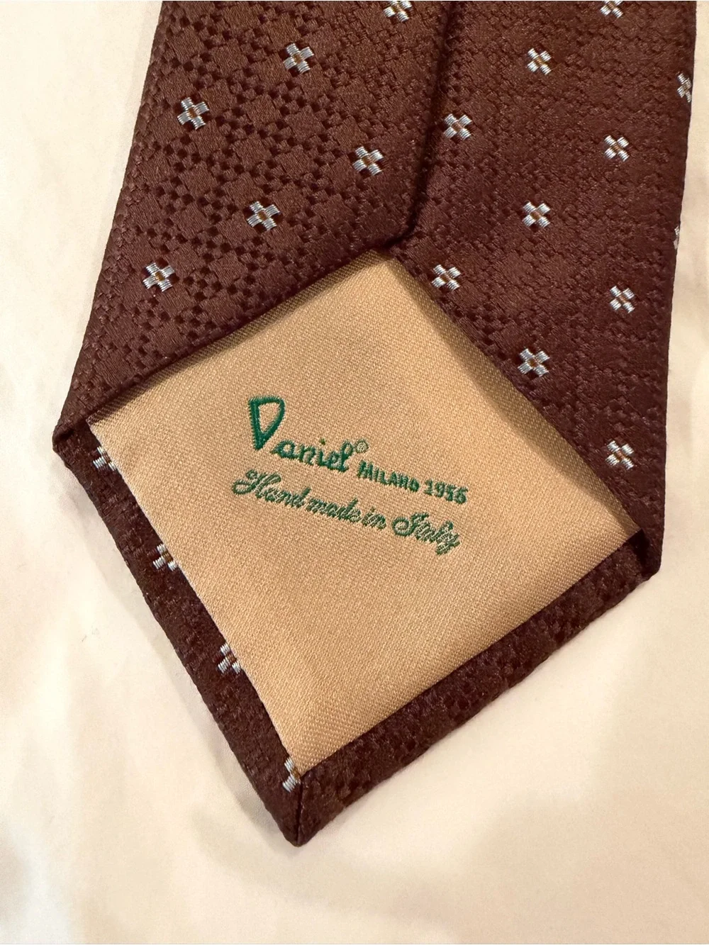 Classic Brown Men's Necktie with Subtle Pattern